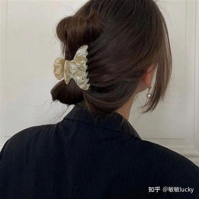 小众不易撞的女生头像背影(共18张)